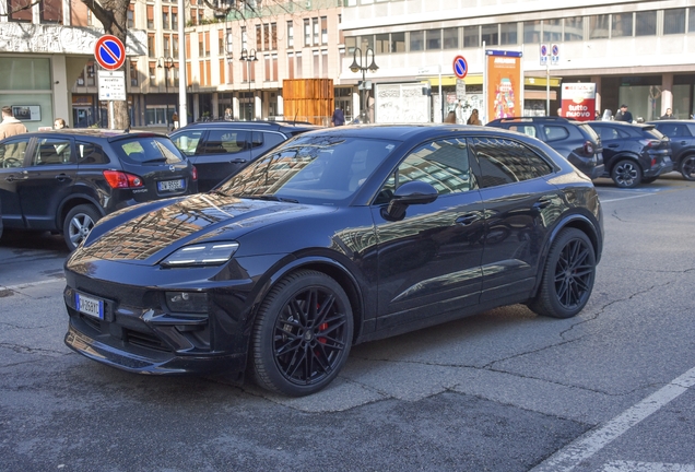Porsche Macan EV Turbo