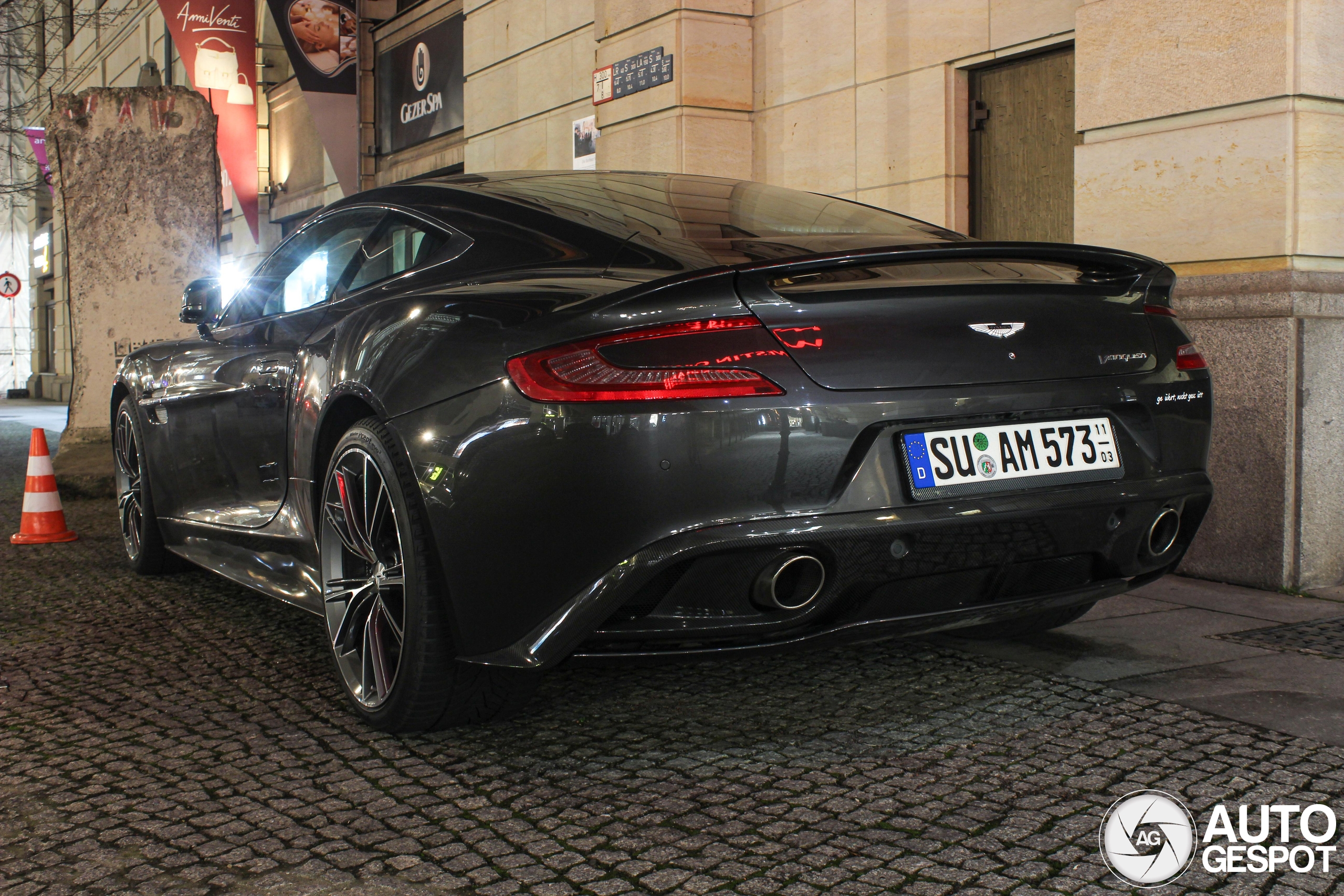 Aston Martin Vanquish 2013