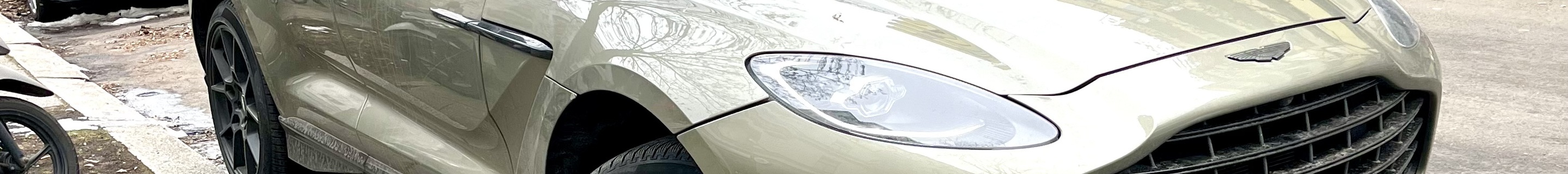 Aston Martin DBX707