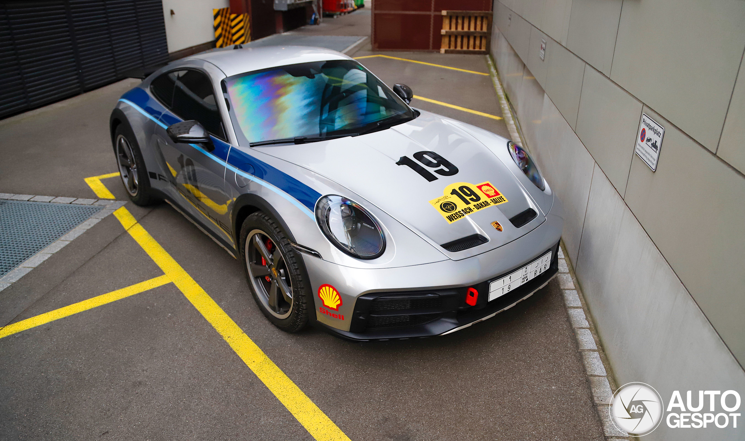 Hidden alley gems: Porsche 992 Dakar vs. Ferrari Roma