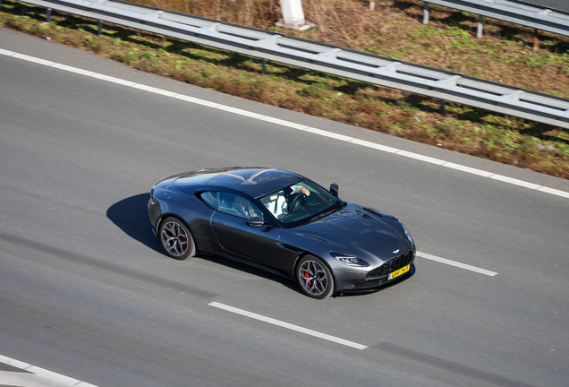 Aston Martin DB11 V8