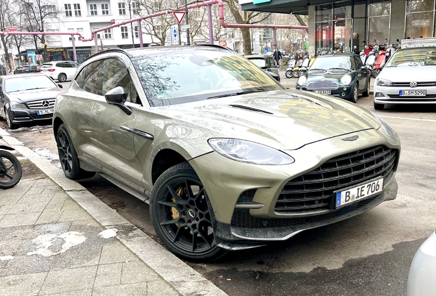 Aston Martin DBX707