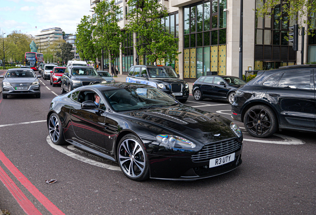 Aston Martin V12 Vantage