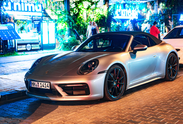 Porsche 992 Carrera 4S Cabriolet