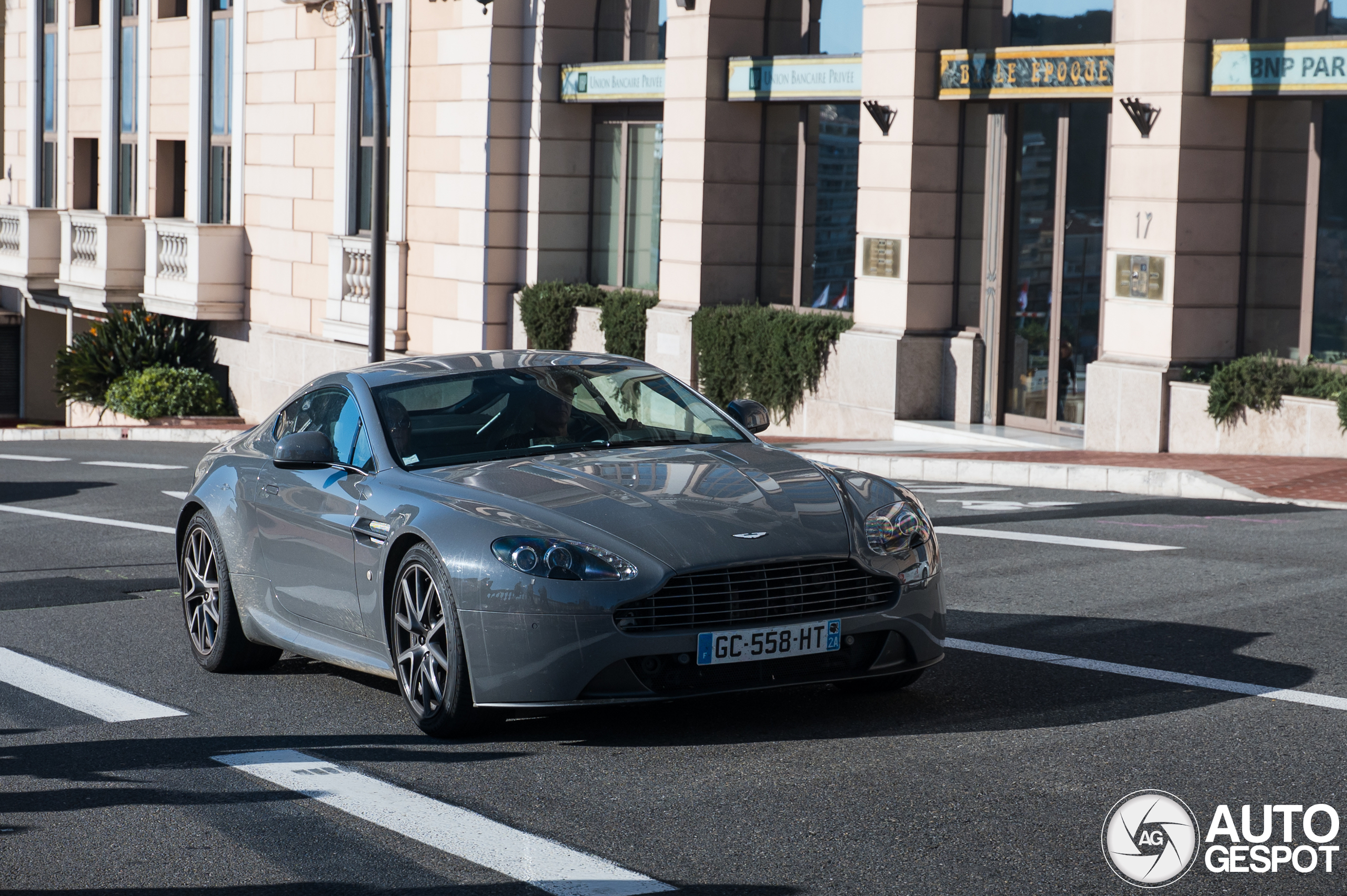Aston Martin V8 Vantage 2012