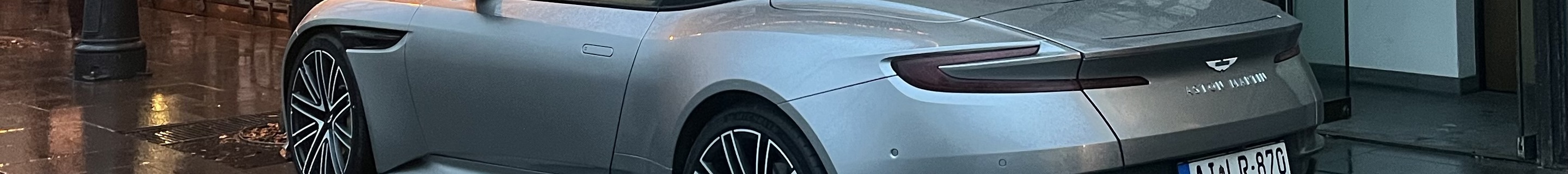 Aston Martin DB12 Volante