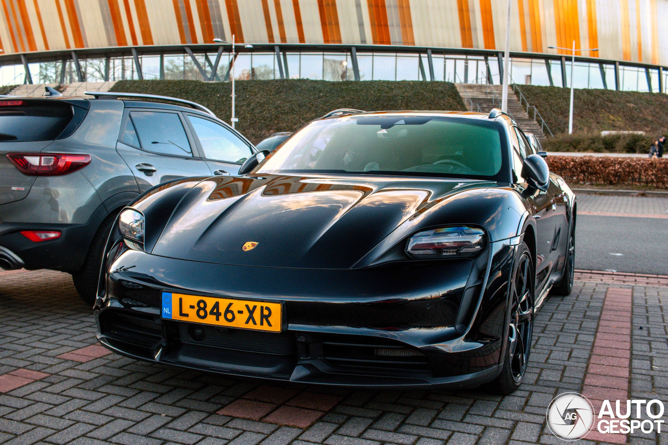 Porsche Taycan Turbo S Cross Turismo