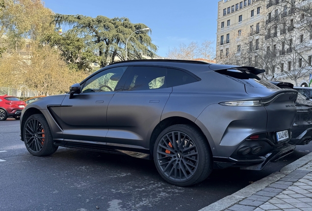 Aston Martin DBX707