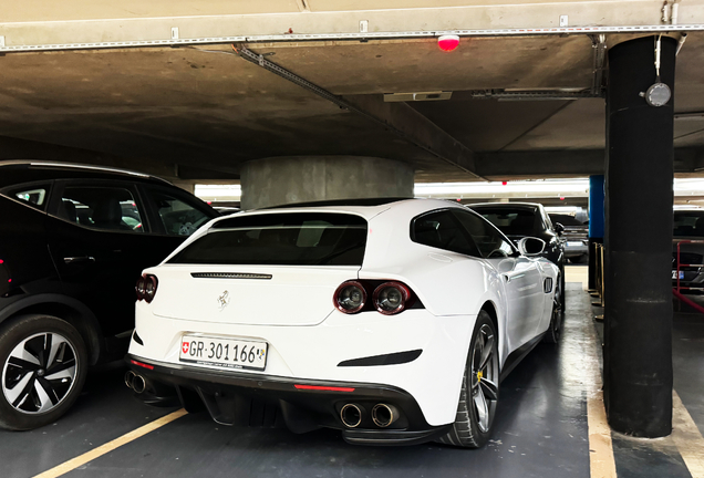 Ferrari GTC4Lusso T