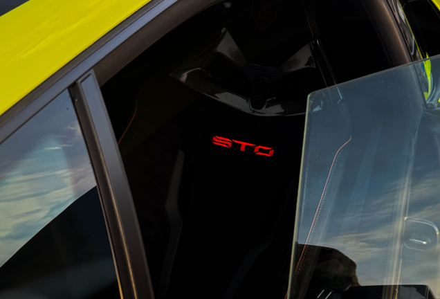 Lamborghini Huracán LP640-2 STO