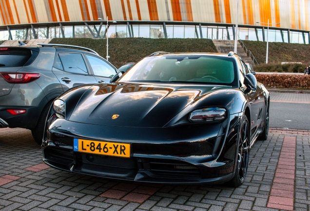 Porsche Taycan Turbo S Cross Turismo
