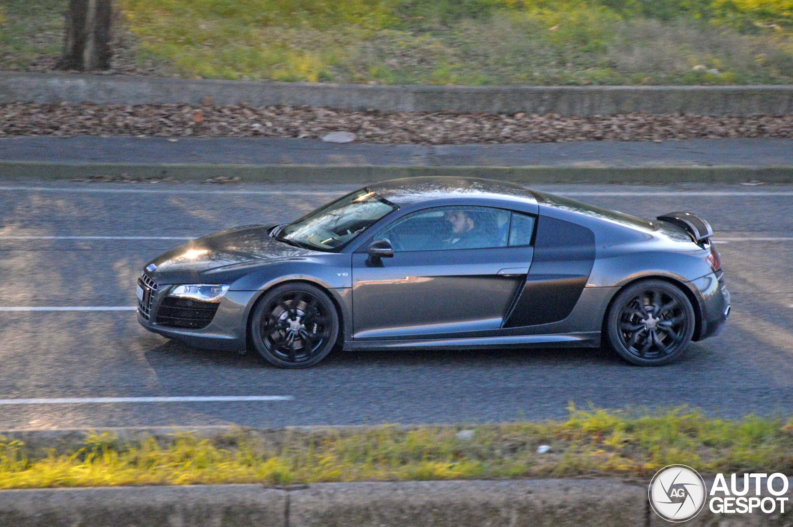 Audi R8 V10