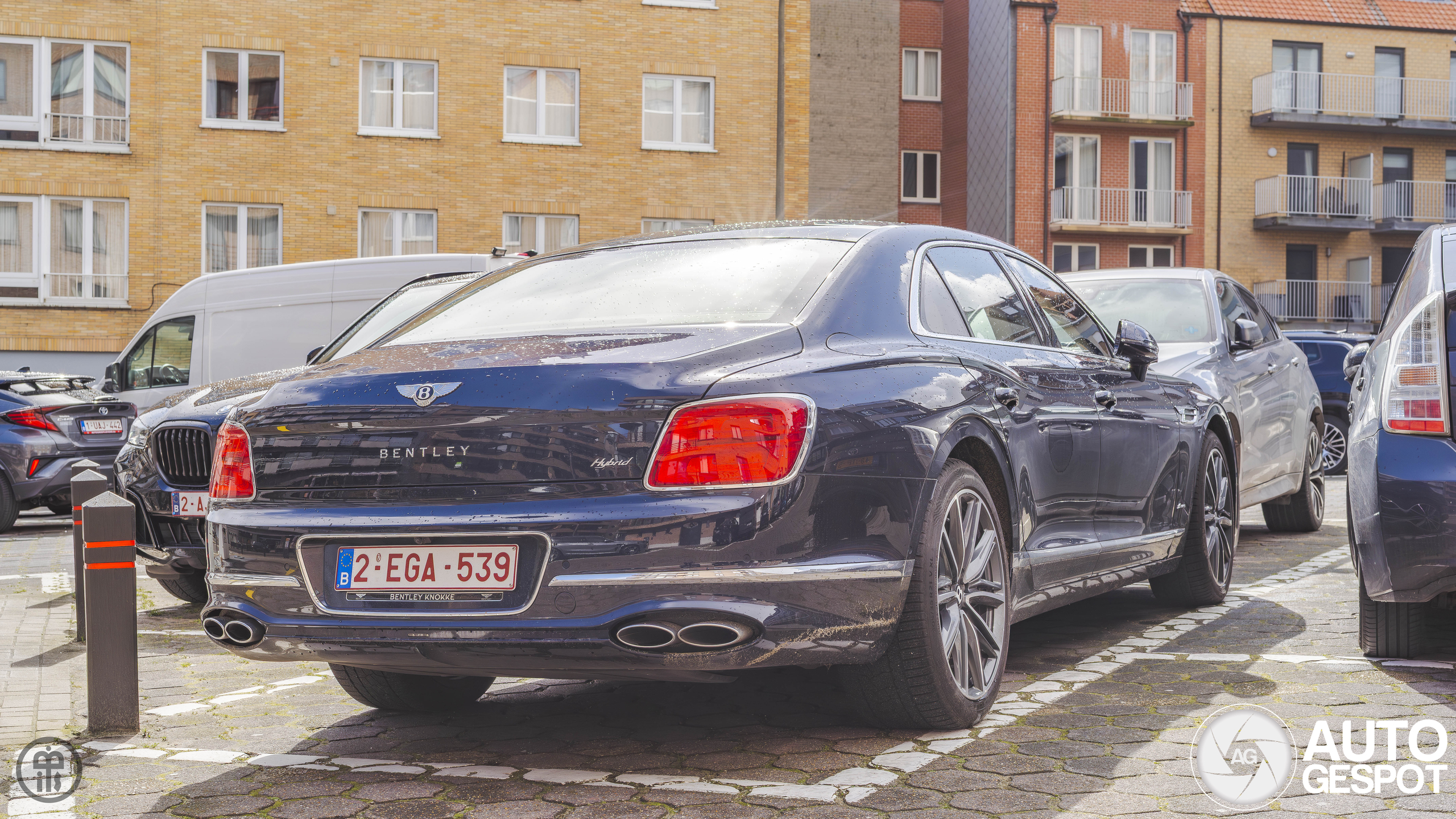 Bentley Flying Spur Hybrid Azure
