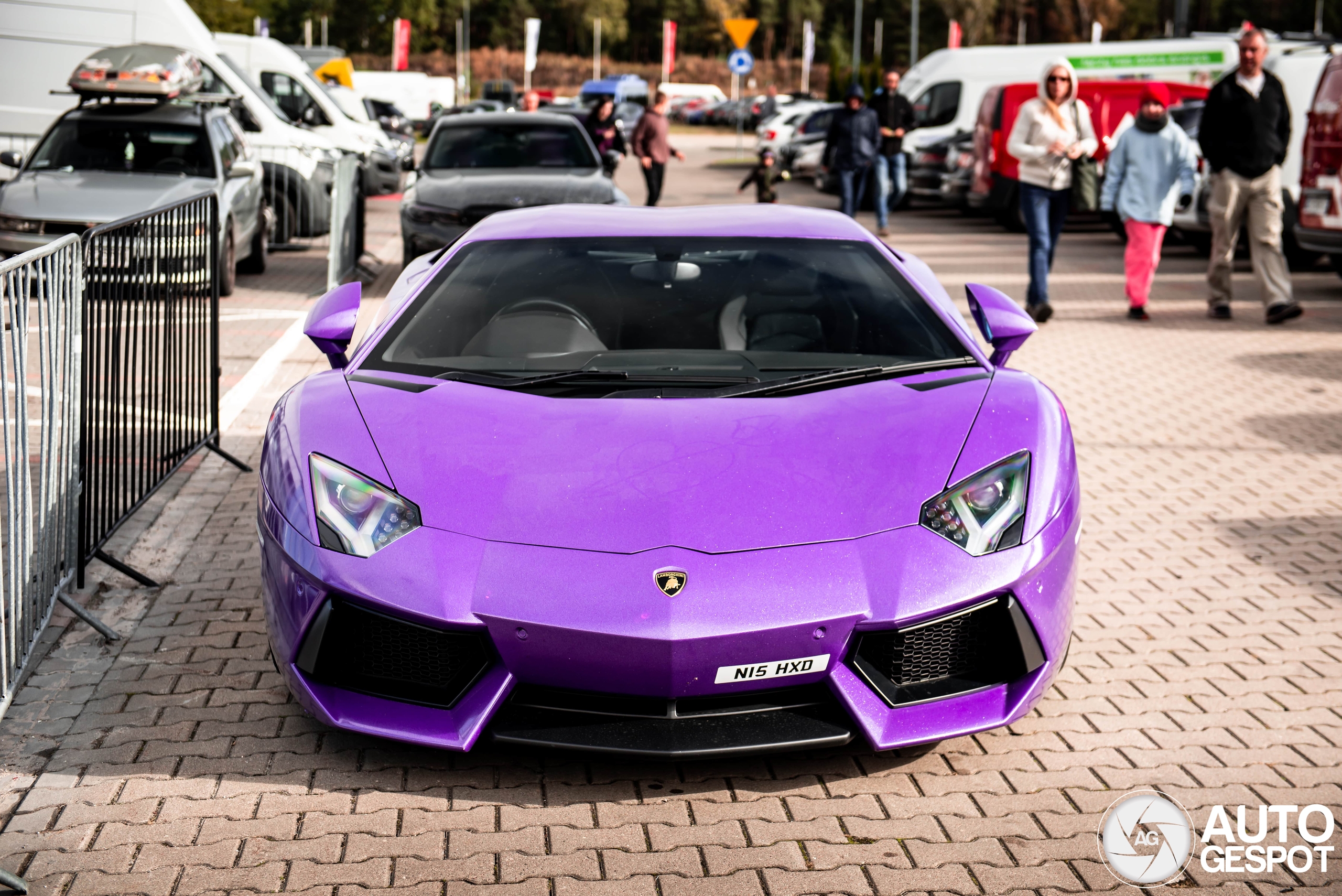 Paarse Lamborghini Aventador LP700-4 gespot in Nadarzyn