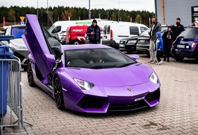Lamborghini Aventador LP700-4
