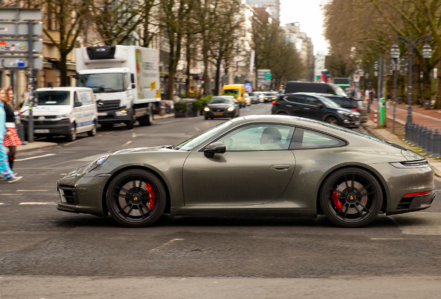 Porsche 992 Carrera 4 GTS