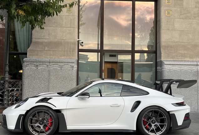 Porsche 992 GT3 RS Weissach Package