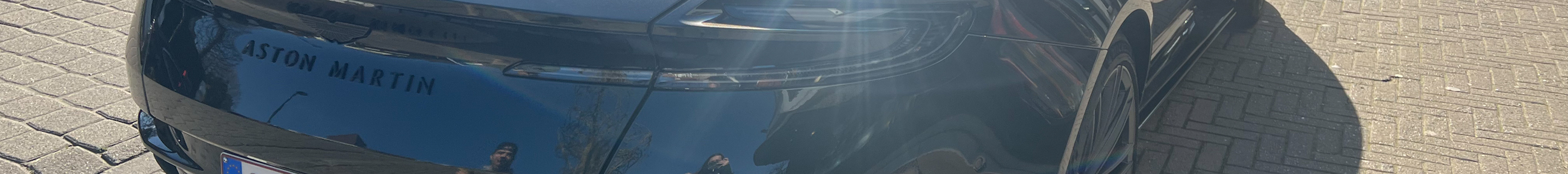 Aston Martin DB12 Volante