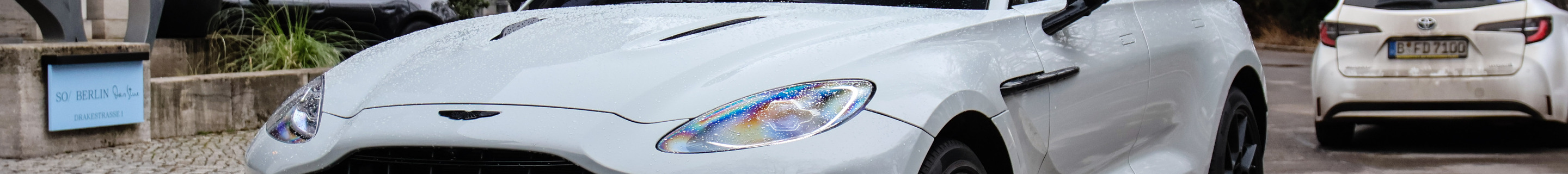Aston Martin DBX707