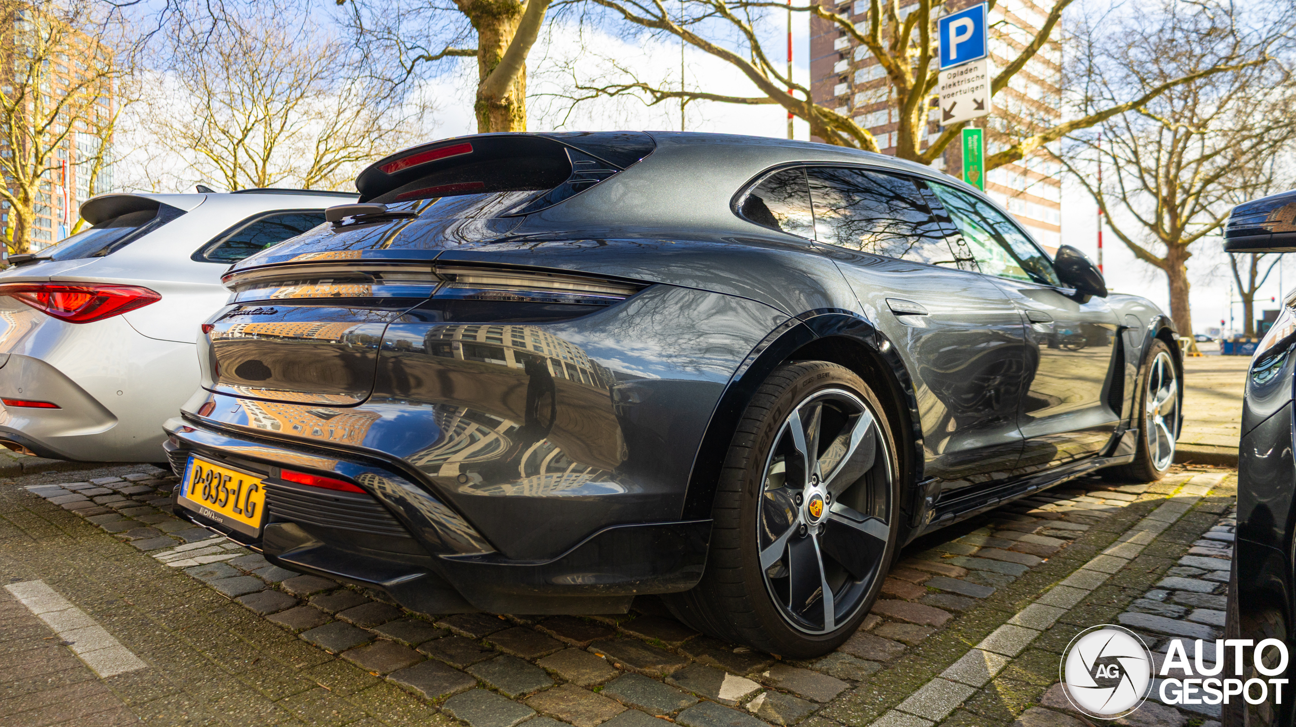 Porsche Taycan Turbo Cross Turismo