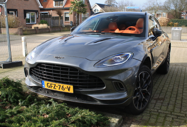 Aston Martin DBX