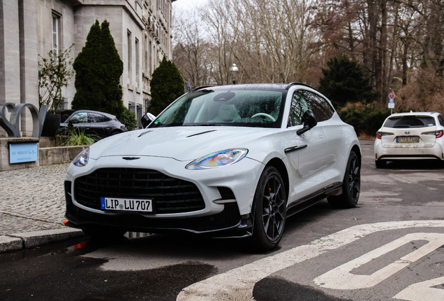 Aston Martin DBX707