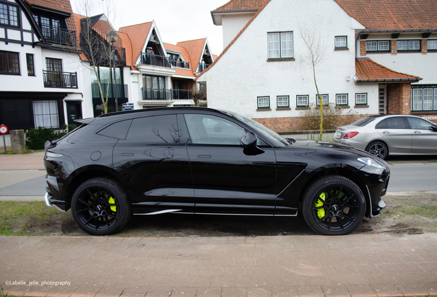 Aston Martin DBX707