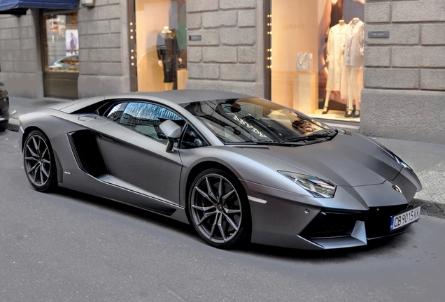 Lamborghini Aventador LP700-4