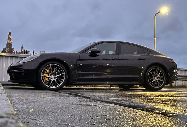 Porsche 971 Panamera Turbo