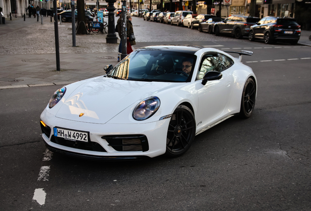 Porsche 992 Carrera 4 GTS