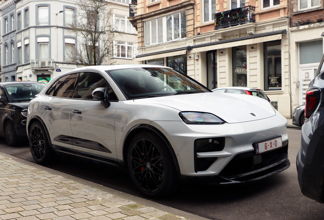 Porsche Macan EV Turbo