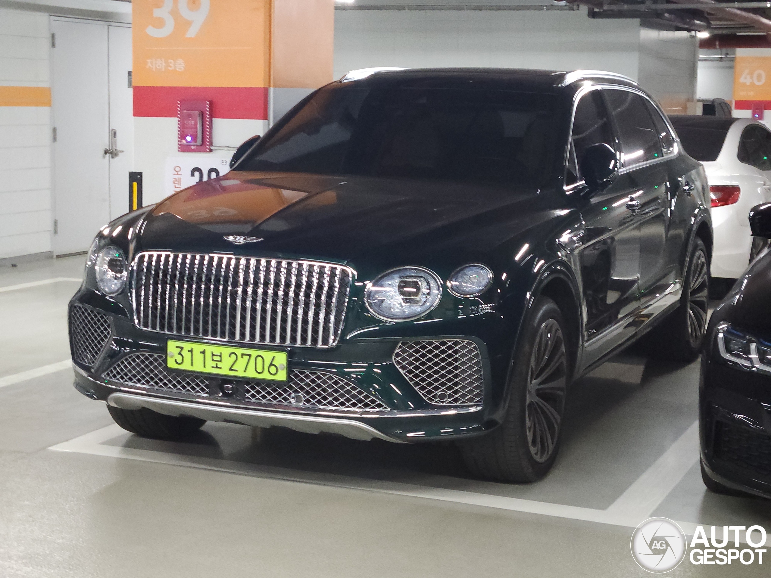 Bentley Bentayga Azure 2024