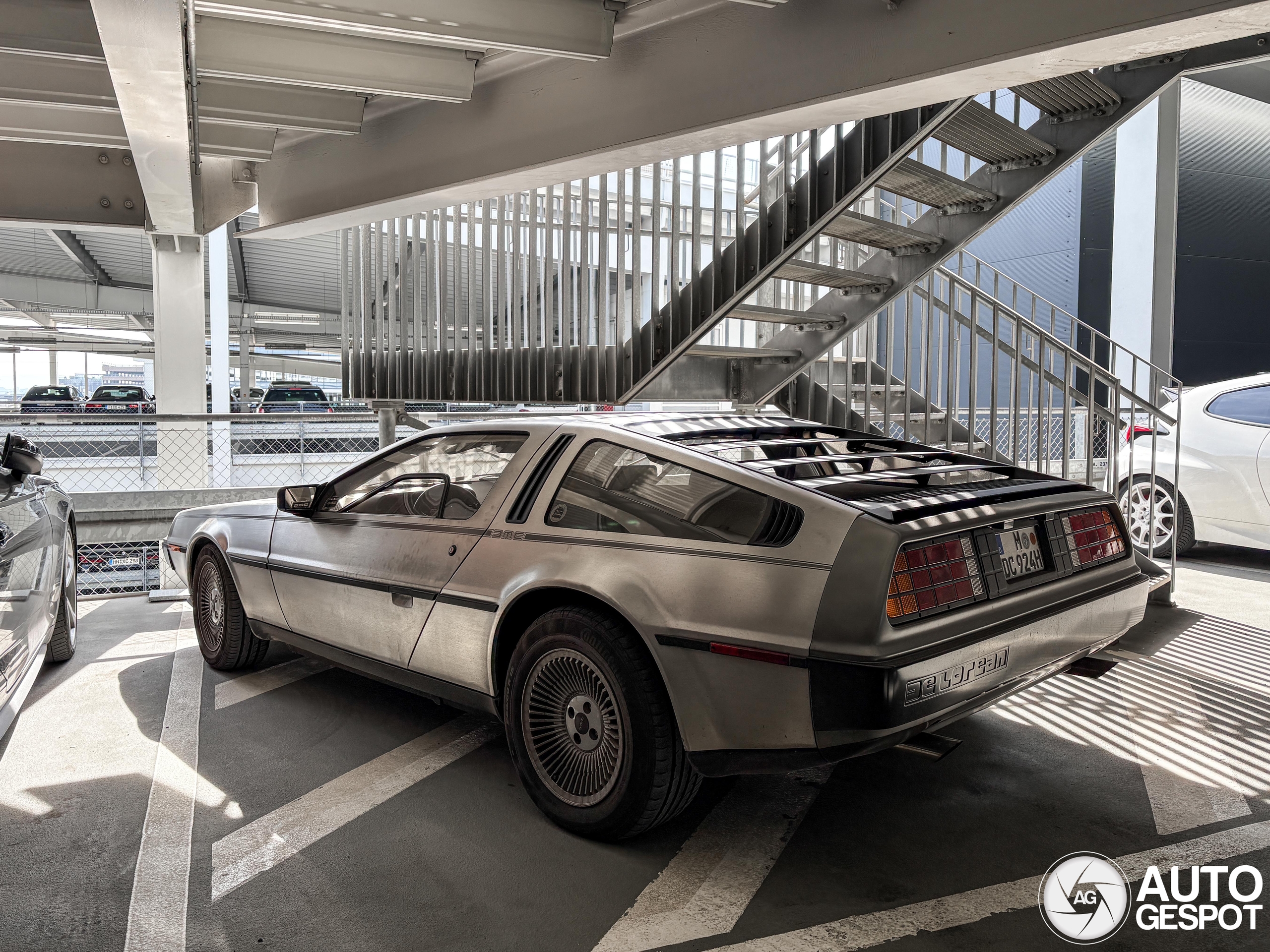 DeLorean DMC-12