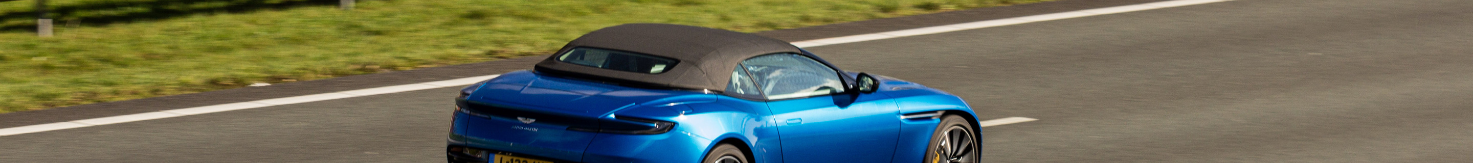 Aston Martin DB11 V8 Volante