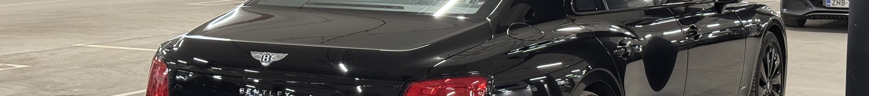 Bentley Flying Spur Hybrid