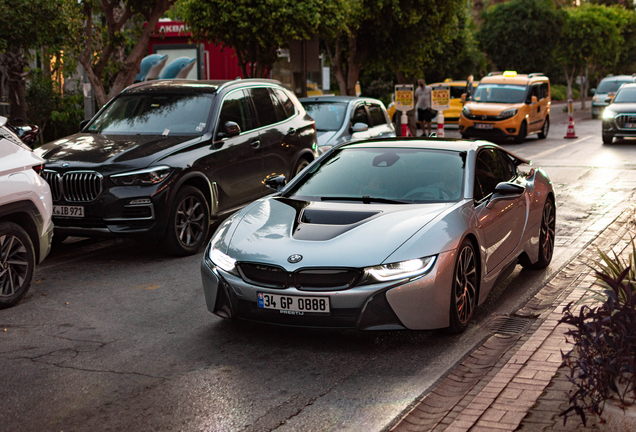 BMW i8