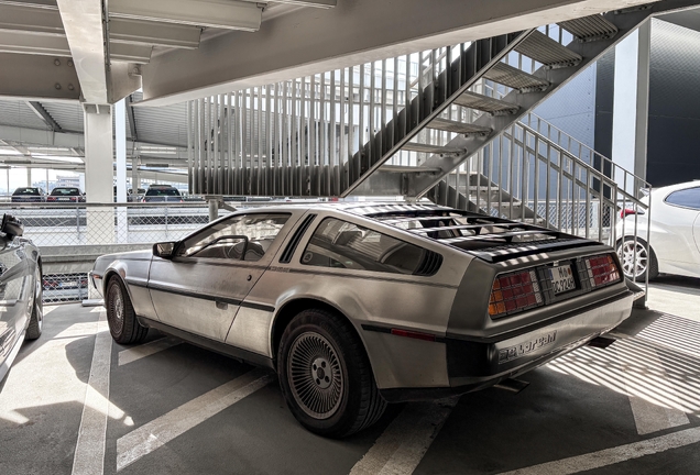 DeLorean DMC-12