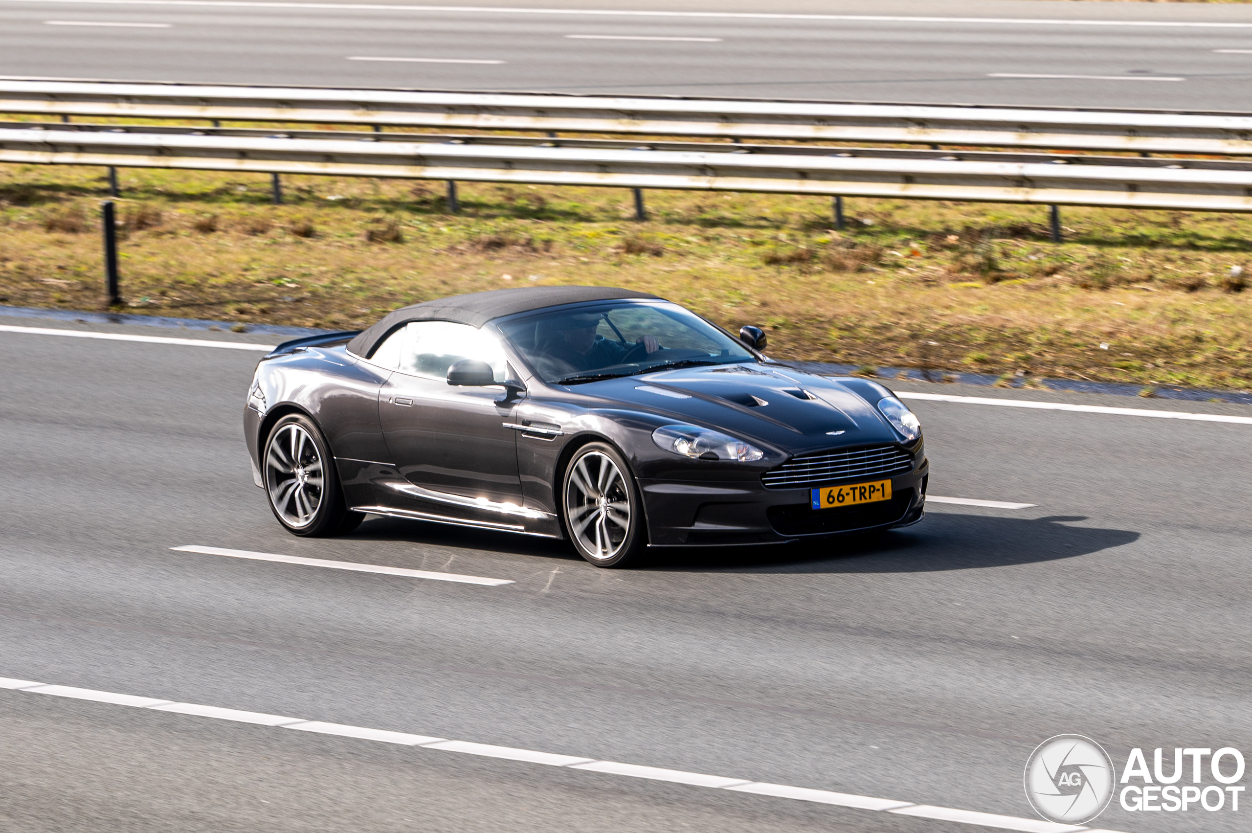 Aston Martin DBS Volante