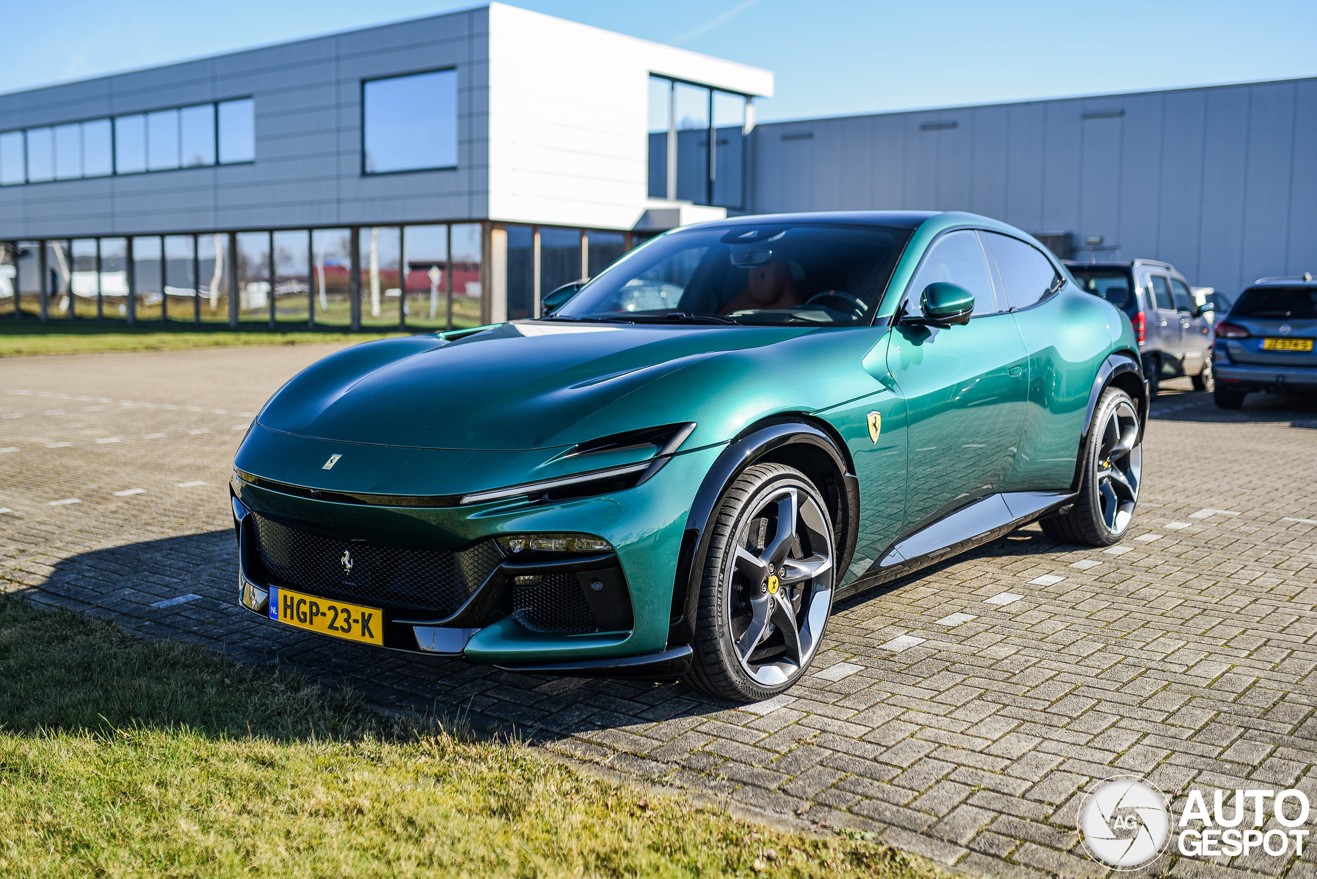 Stijlvolle Ferrari Purosangue gespot in Emmen