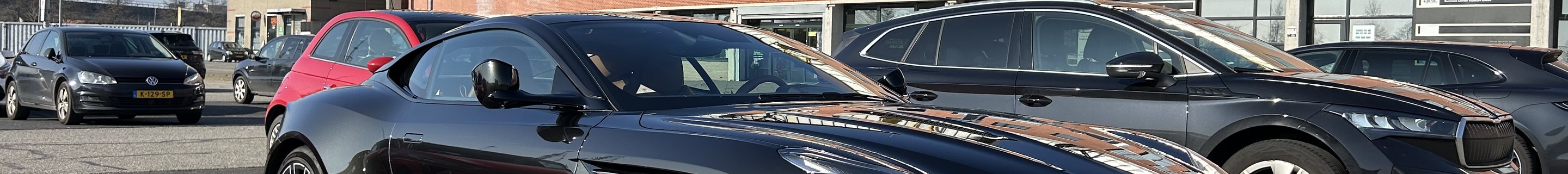 Aston Martin DB12