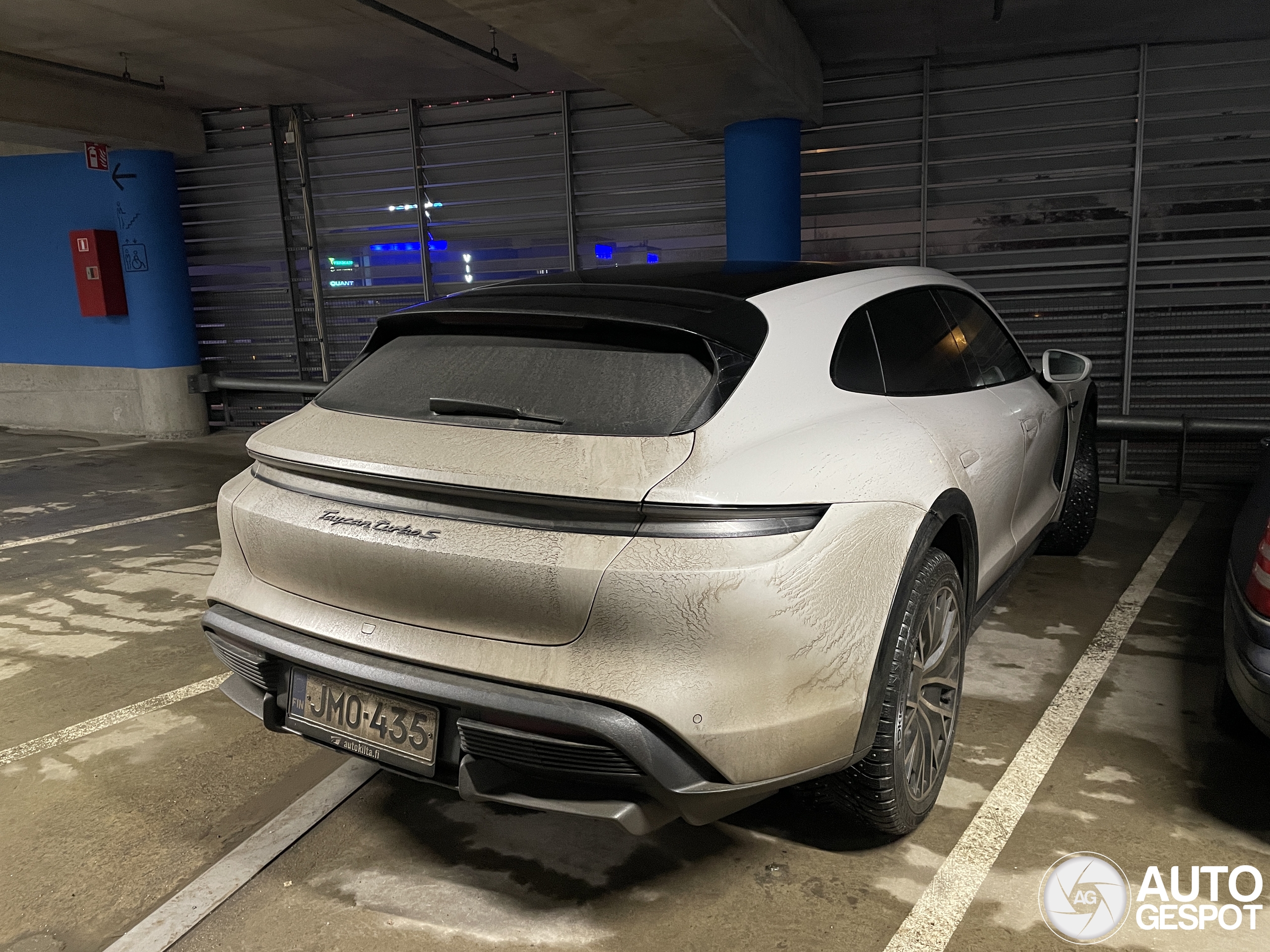 Porsche Taycan Turbo S Cross Turismo
