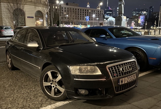 Audi S8 D3