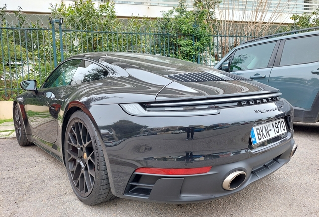 Porsche 992 Carrera 4 GTS