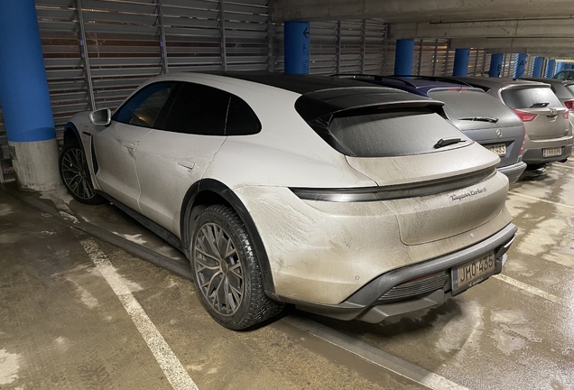 Porsche Taycan Turbo S Cross Turismo