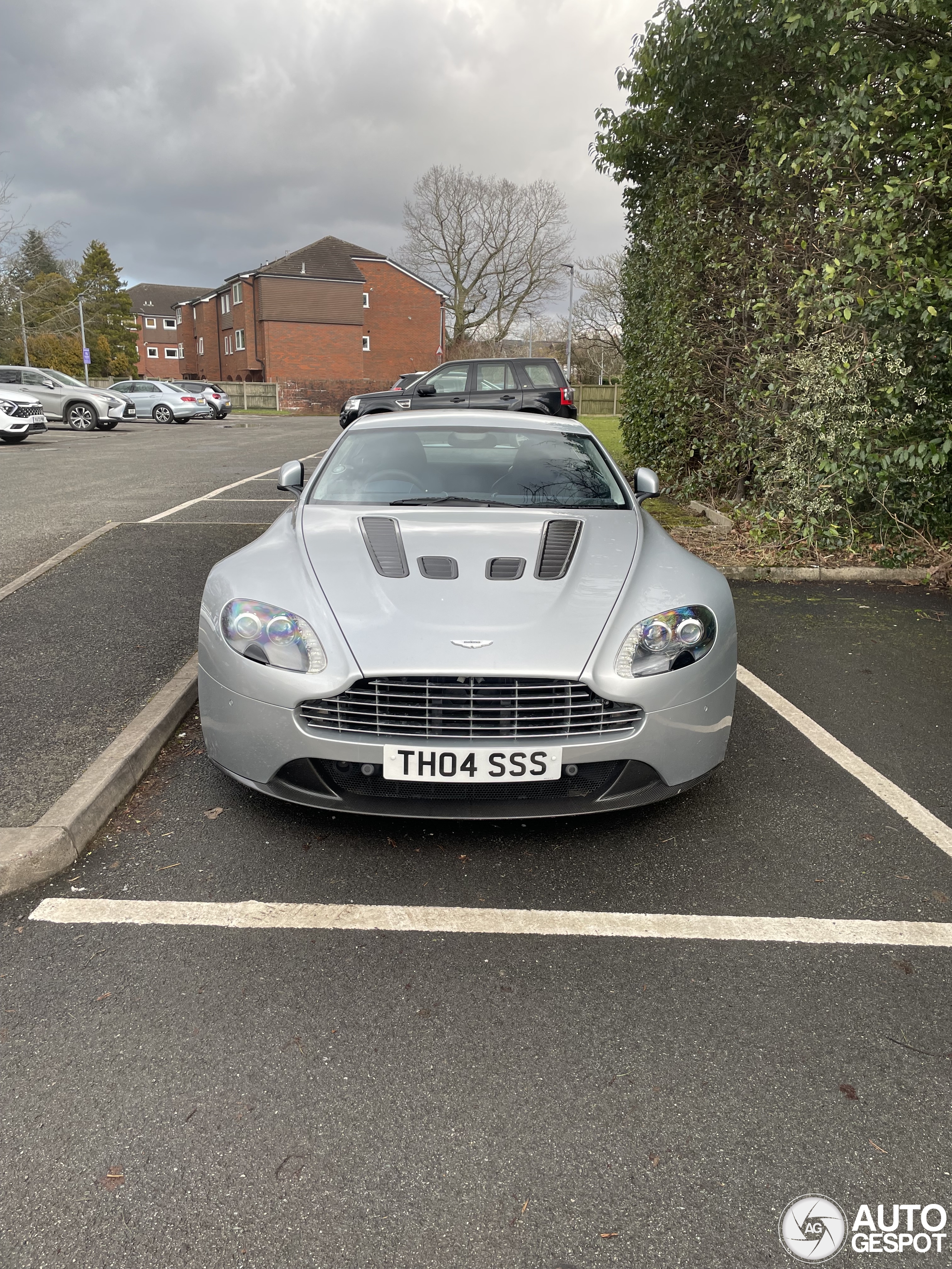 Aston Martin V12 Vantage