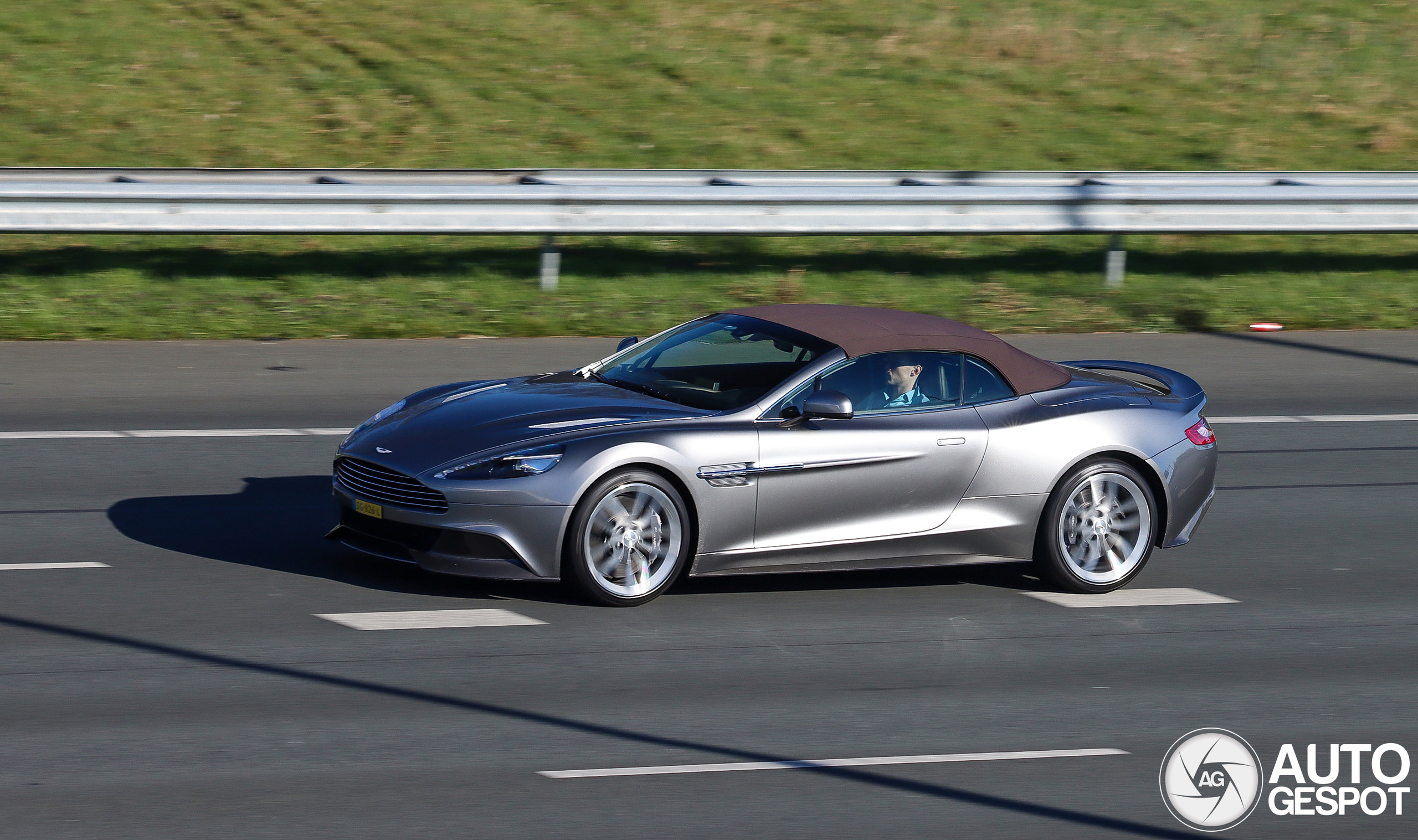 Aston Martin Vanquish Volante