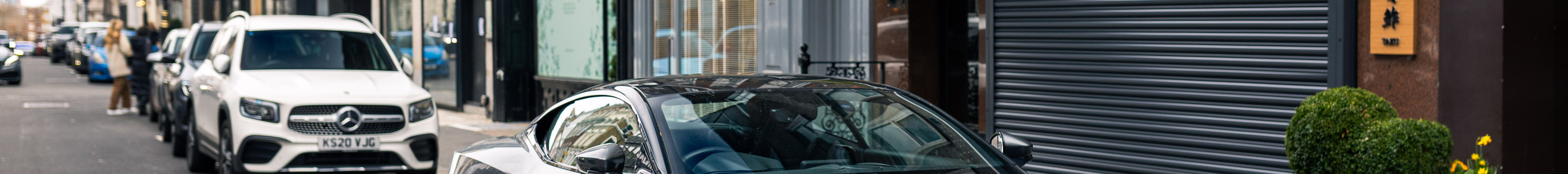 Aston Martin DB11 AMR