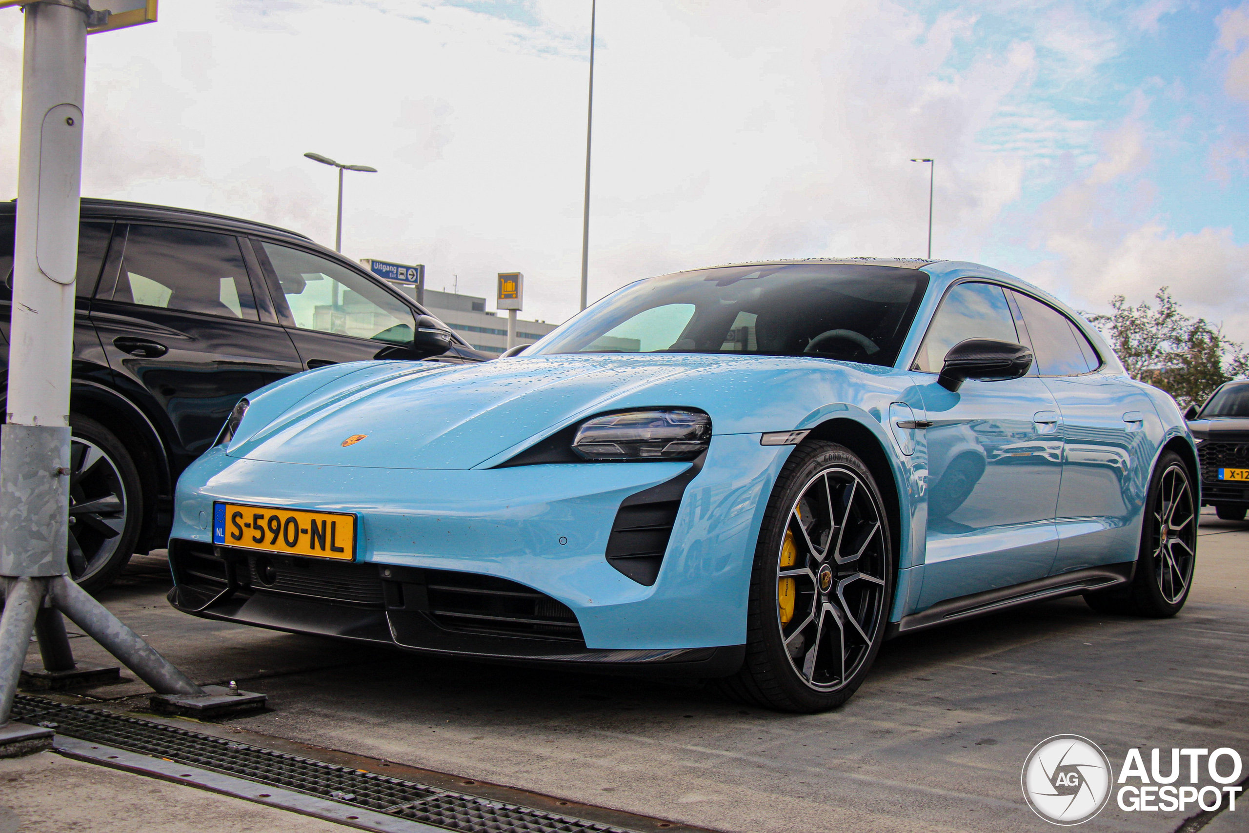 Porsche Taycan Turbo S Sport Turismo