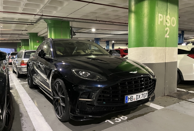 Aston Martin DBX707