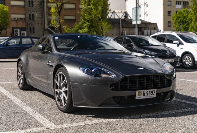 Aston Martin V8 Vantage 2012